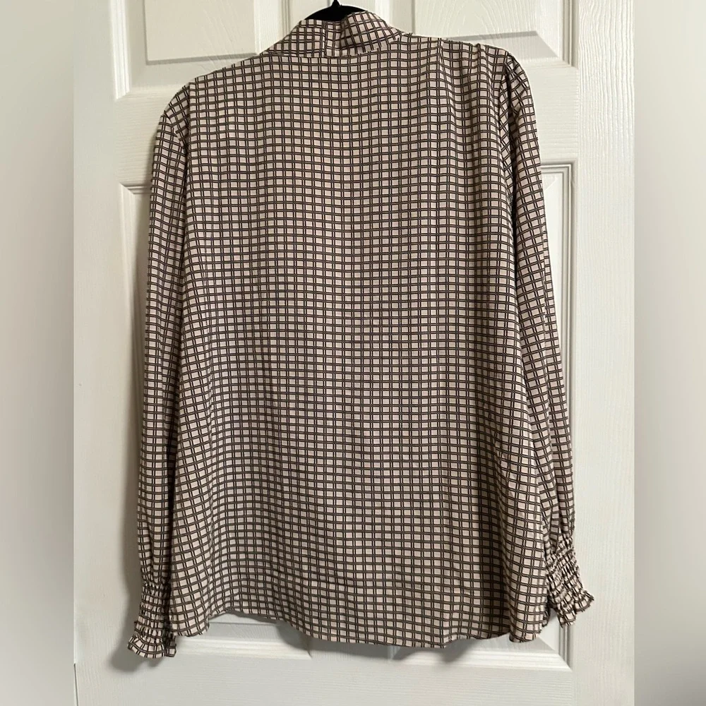 Adrianna Papell Pink Wrap style top. Great Sleeves. Modesty Button Size XL - Picture 4 of 4